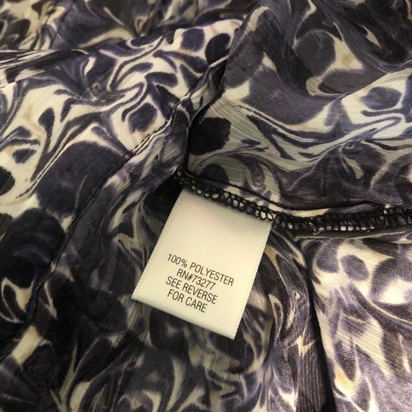 Simply Vera Wang Women’s size L Blouse “chef coat” style front - Picture 6 of 6